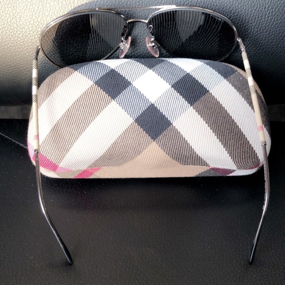 NEW NEVER WORN: Burberry Sunglasses - Picture 3 of 4
